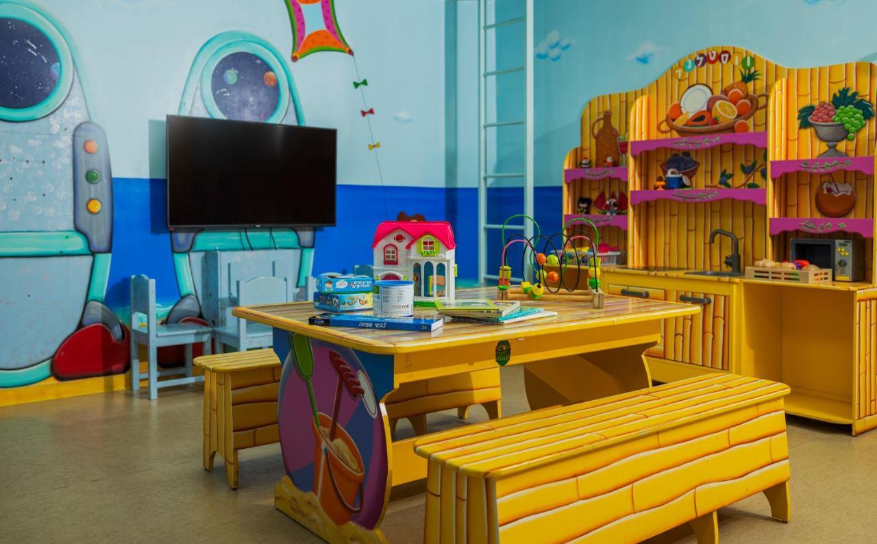 West All Suites Hotel Ашдод Екстериор снимка