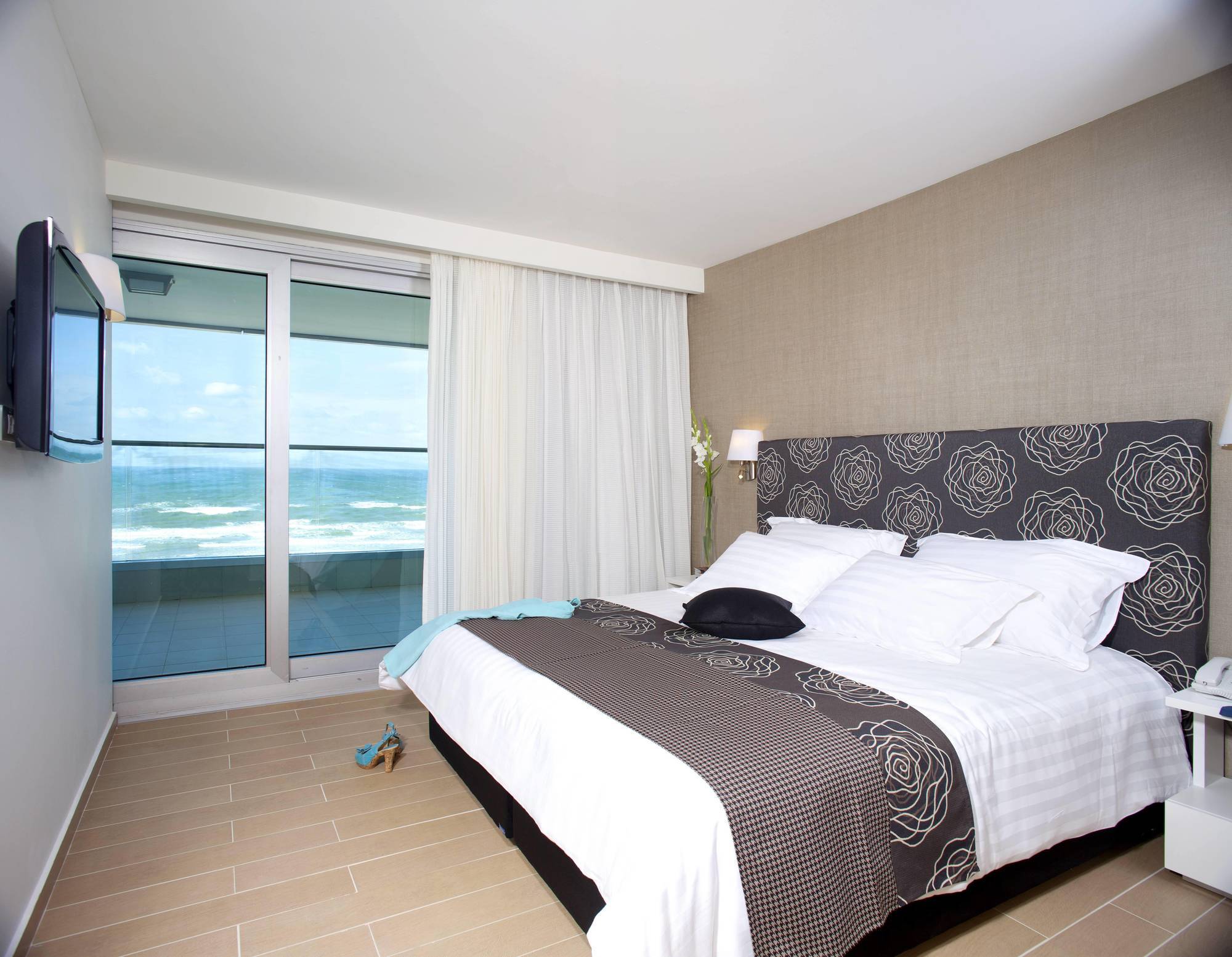 West All Suites Hotel Ашдод Екстериор снимка