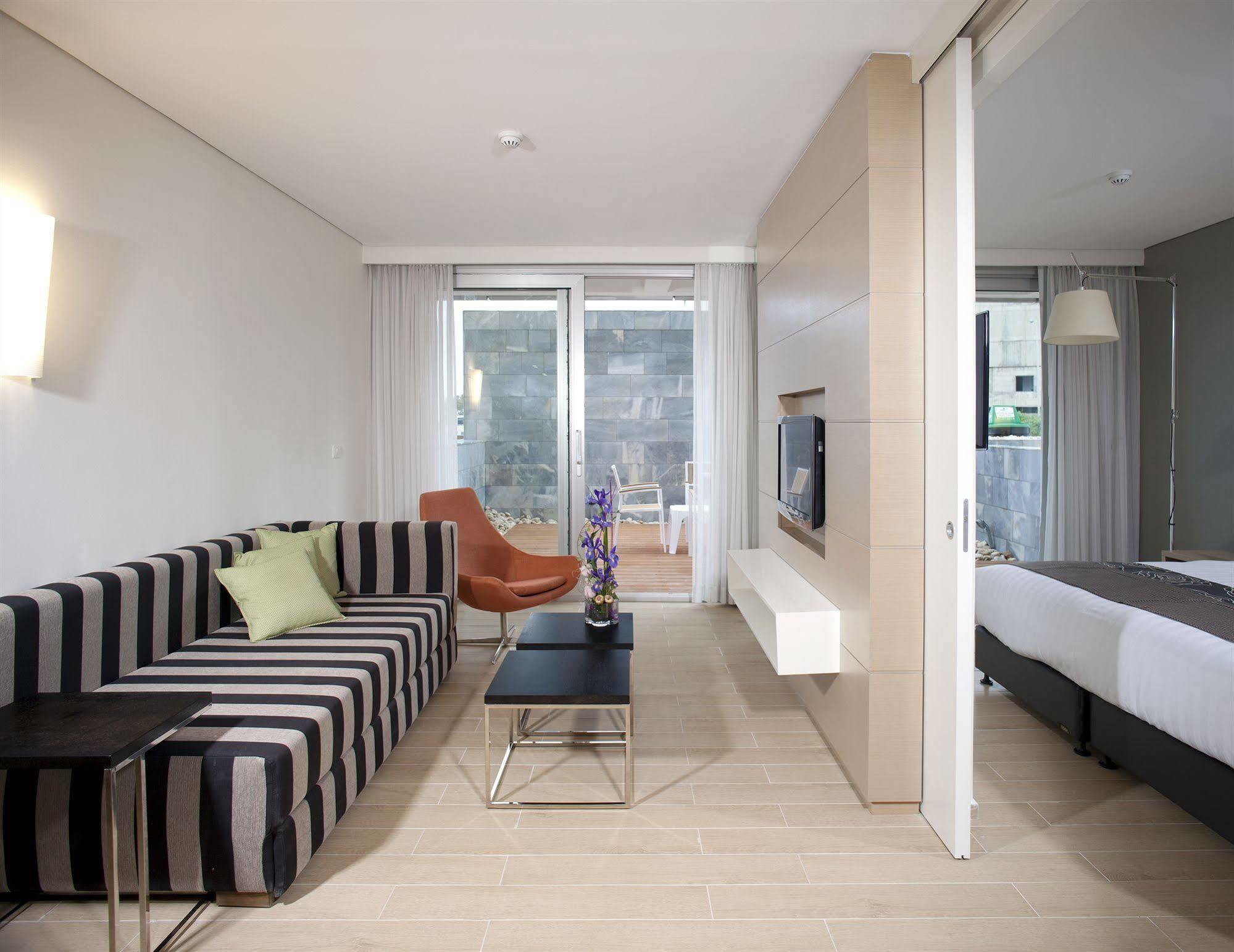 West All Suites Hotel Ашдод Екстериор снимка